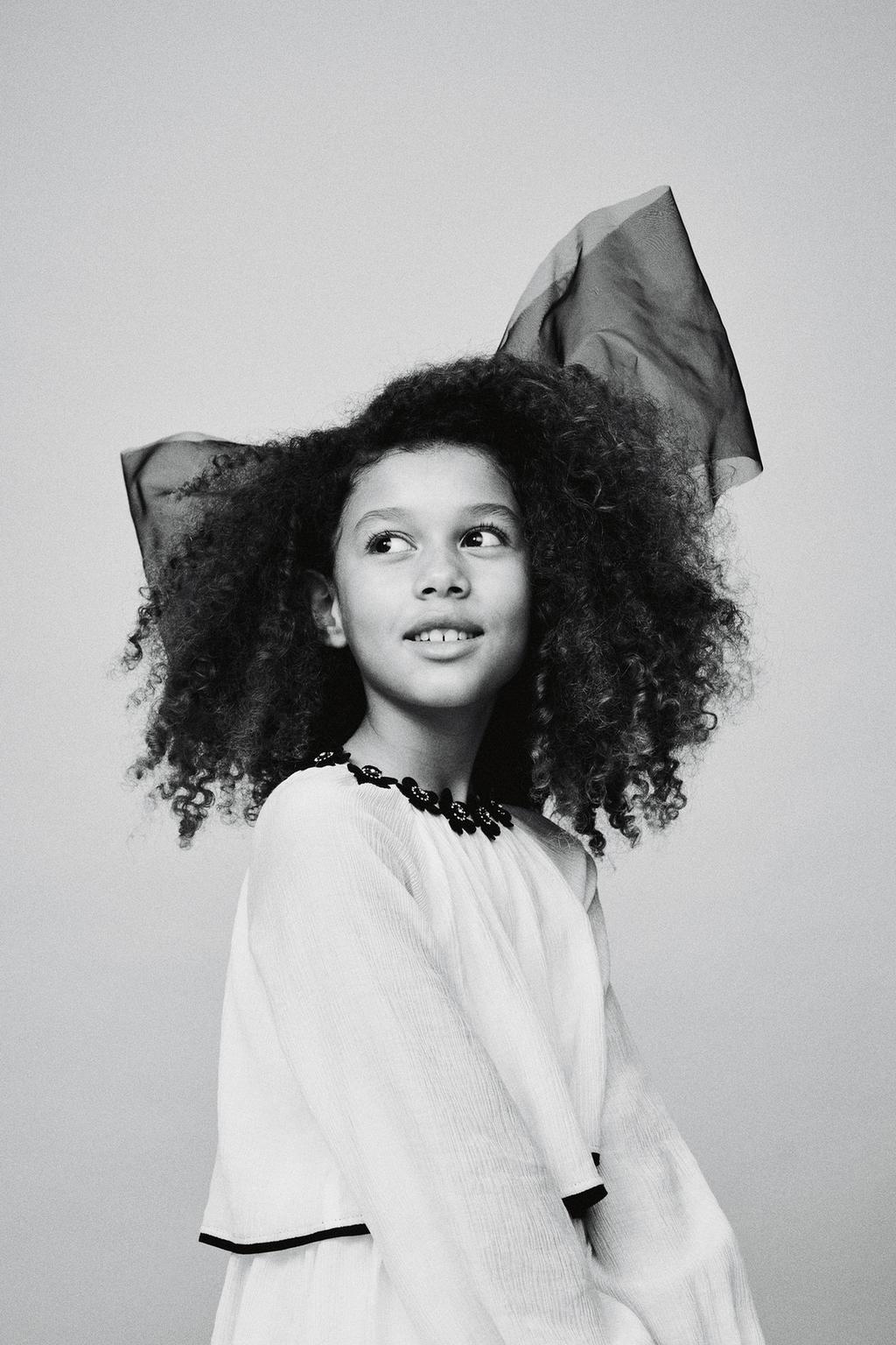 ЛЕГКОЕ ПЛАТЬЕ С ЦВЕТОЧНЫМ УКРАШЕНИЕМ