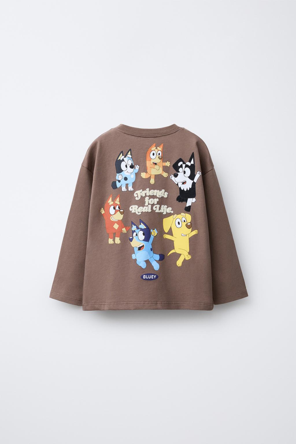 ФУТБОЛКА С РЕЛЬЕФНЫМ ПРИНТОМ BLUEY © LUDO STUDIO