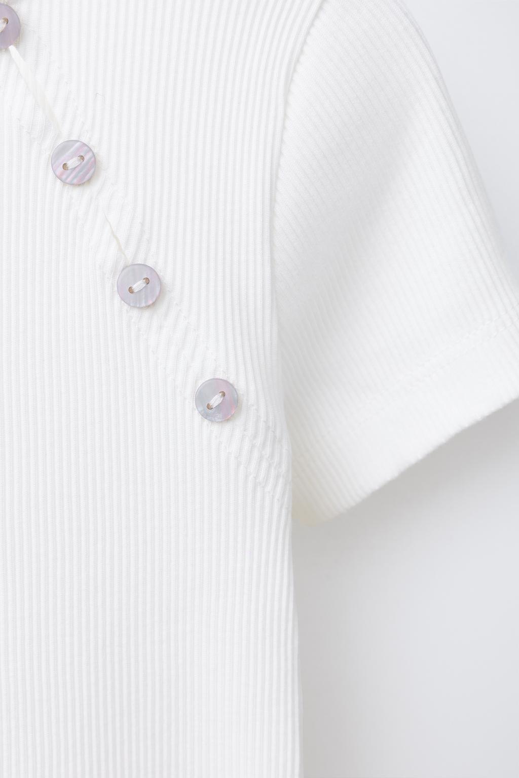 ФУТБОЛКА В РУБЧИК С ПУГОВИЦАМИ