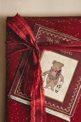 Ленточка для упаковки подарков с сердечком и бахромой- Заказать в России