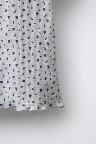 Футболка из ребристого трикотажа с цветочным и животным нашивками