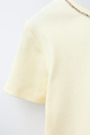 Топ в рубчик со стразами