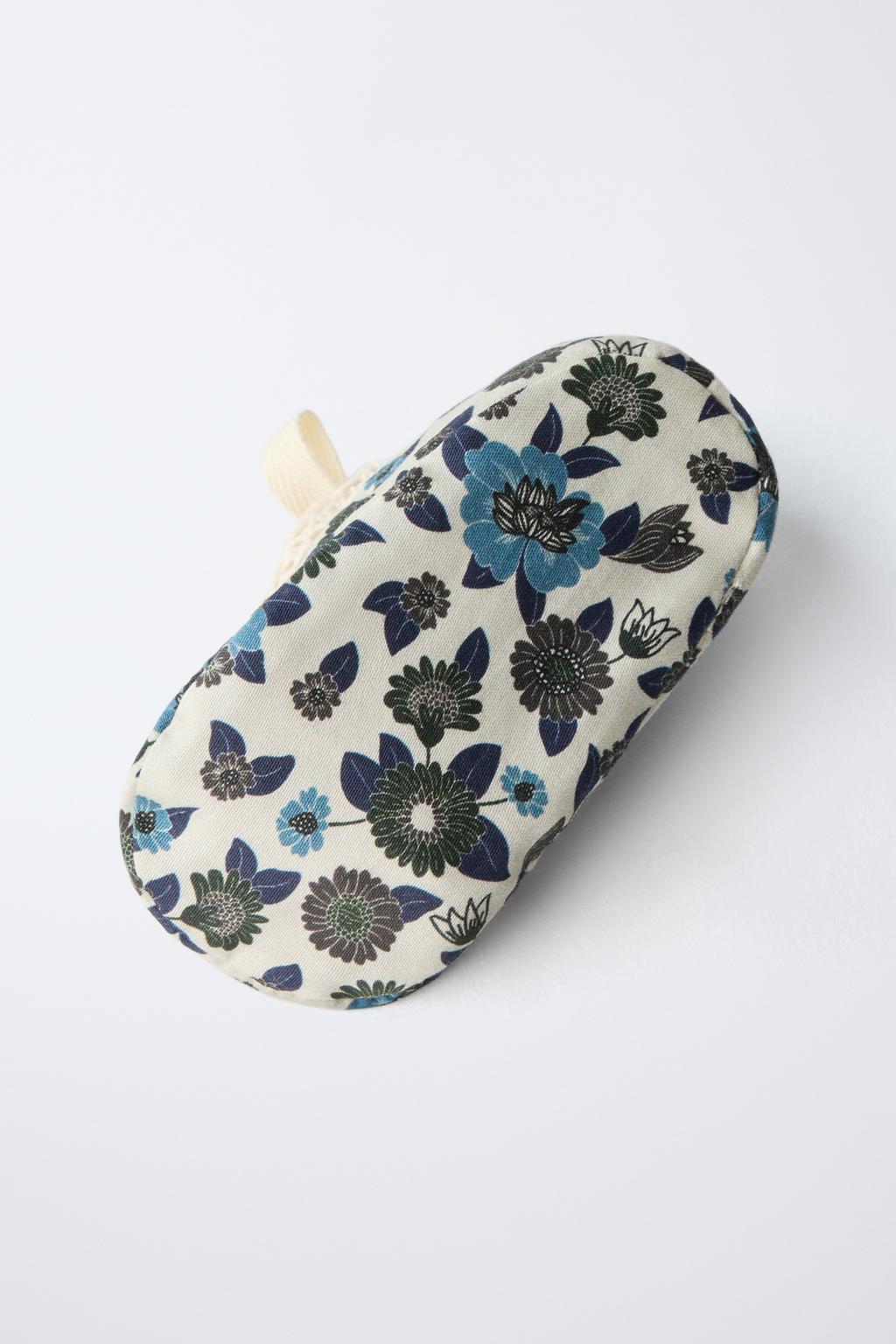 Туфли-балетки с бантом и цветочным узором