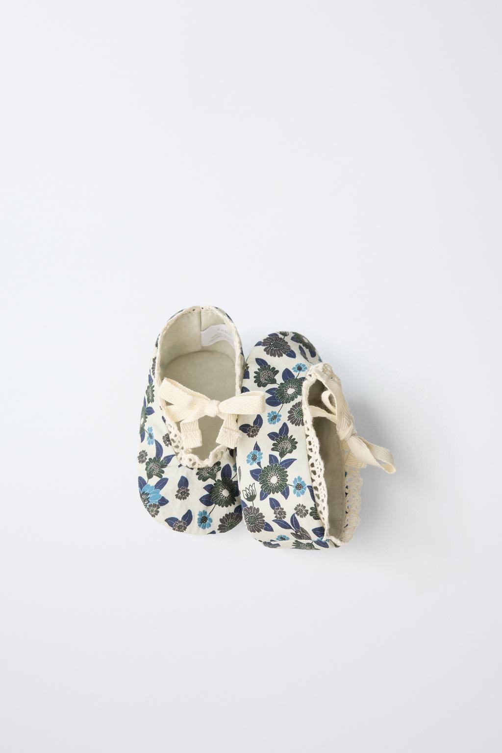 Туфли-балетки с бантом и цветочным узором