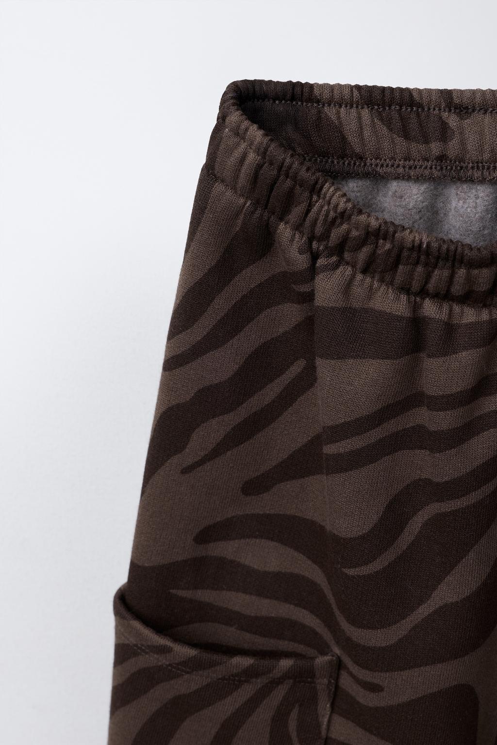 КОМПЛЕКТ ИЗ ТОЛСТОВКИ И БРЮК С ПРИНТОМ