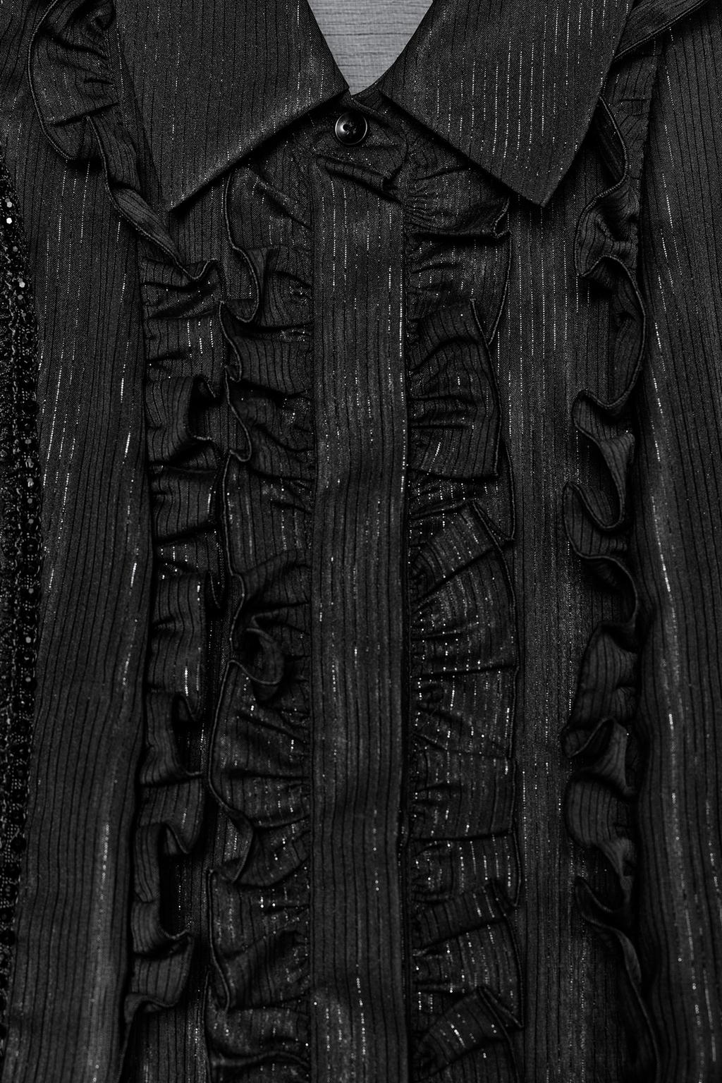 РУБАШКА ИЗ ПОЛУПРОЗРАЧНОЙ ТКАНИ С ВОЛАНАМИ И БУСИНАМИ