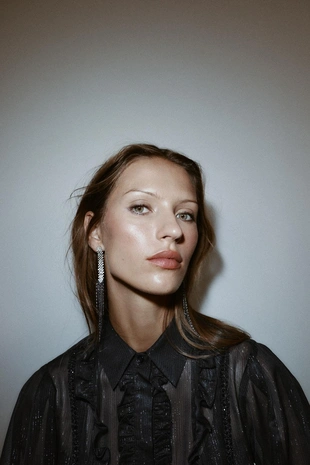 Рубашка из полупрозрачной ткани с воланами и бусинами- Заказать в России