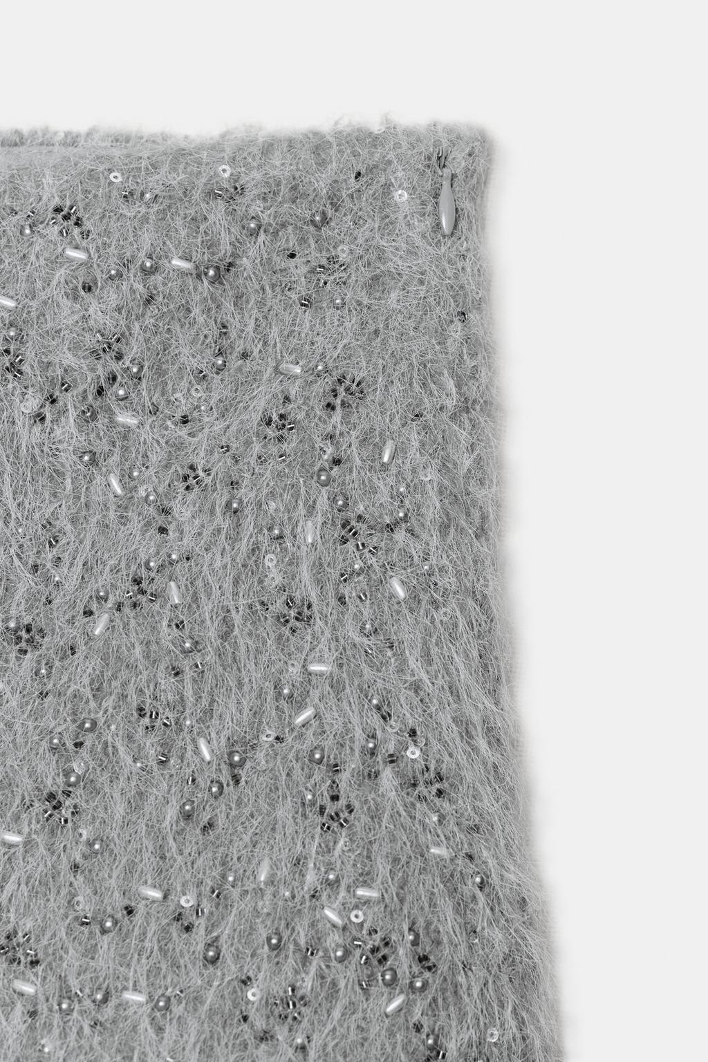 МИНИ-ШОРТЫ С ИМИТАЦИЕЙ МЕХА И БУСИНАМИ