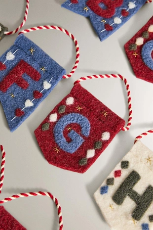 Рождественский флажок с буквой (A-K)- Заказать в России