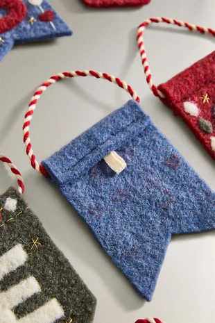 Рождественский флажок с буквой (A-K)- Заказать в России