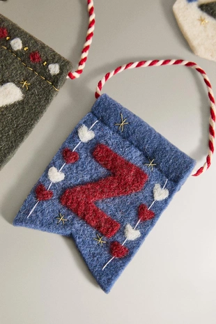 Новогоднее украшение флаг с буквой (W-Z)- Заказать в России