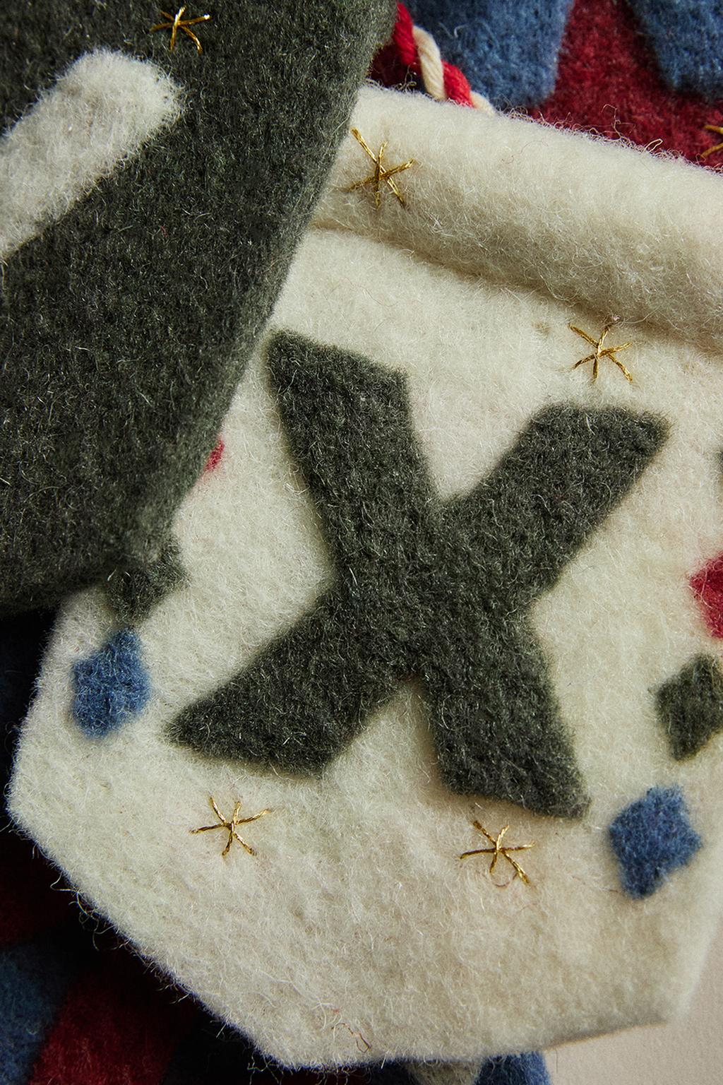 Новогоднее украшение флаг с буквой (w-z)