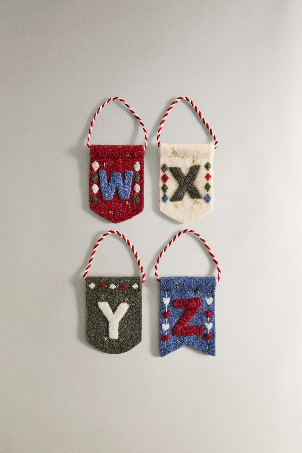 Новогоднее украшение флаг с буквой (w-z)