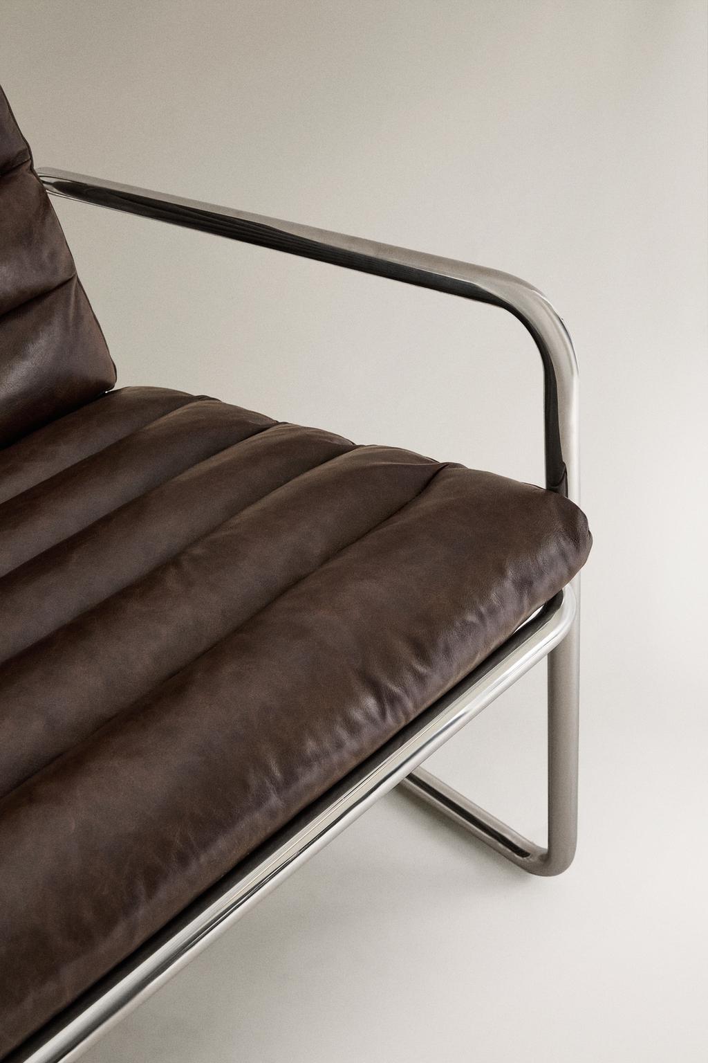 Стул с металлическими и кожаными элементами