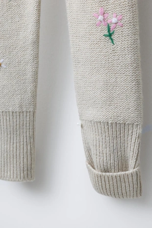 Вязаный комбинезон с вышивкой цветов- Заказать в России