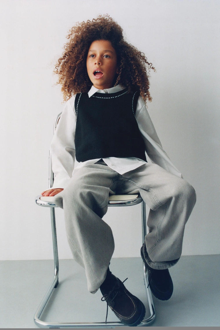 Рубашка с жилетом на пуговицах и искусственными жемчужинами