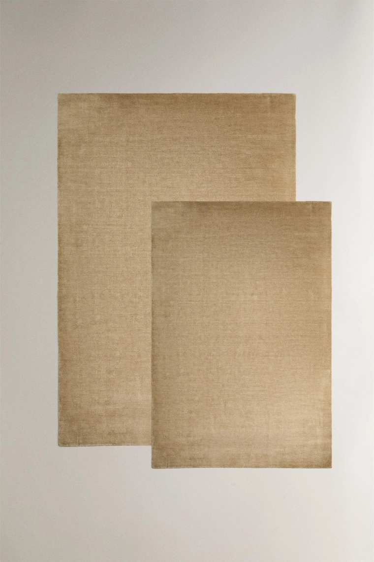 Шерстяной ковер с однотонным дизайном