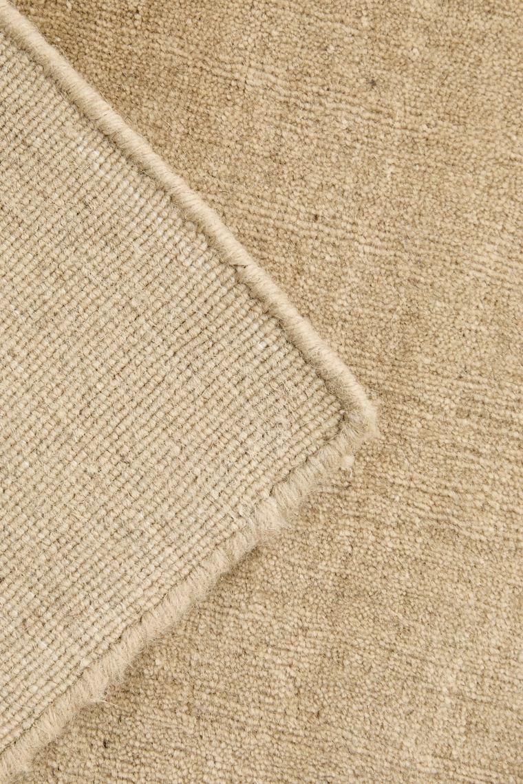 Шерстяной ковер с однотонным дизайном