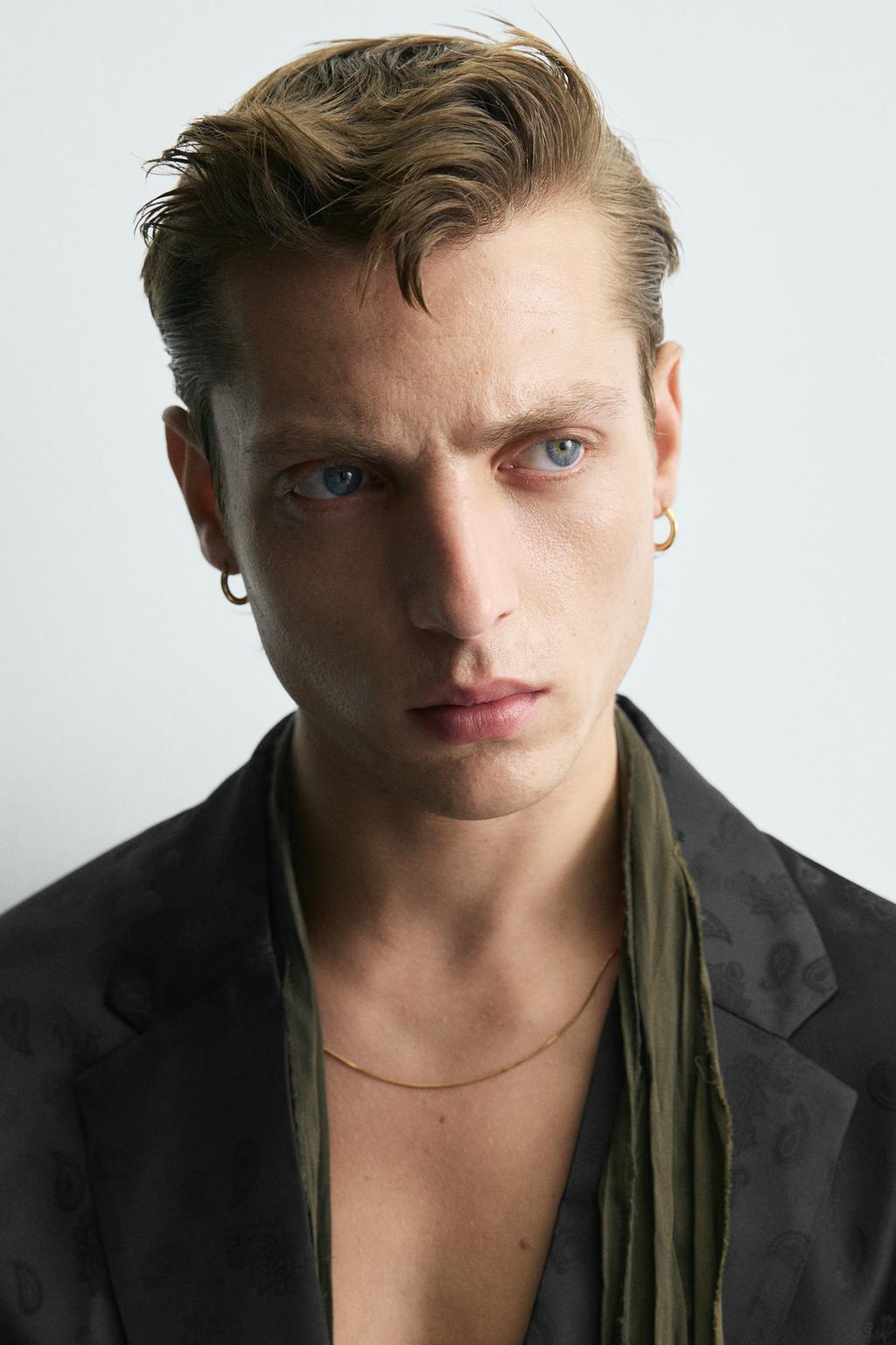 СТРУЯЩИЙСЯ КОСТЮМНЫЙ БЛЕЙЗЕР ИЗ ЖАККАРДА ПЕЙСЛИ - LIMITED EDITION