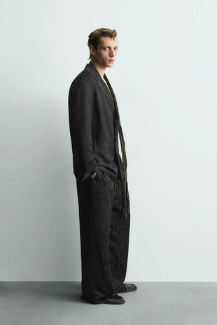 Струящийся костюмный блейзер из жаккарда пейсли - LIMITED EDITION- Заказать в России