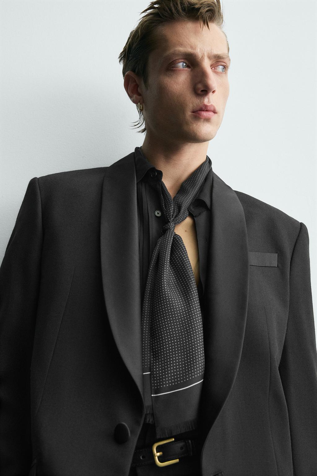 КОСТЮМНЫЙ БЛЕЙЗЕР ИЗ ШЕРСТИ С ВОРОТНИКОМ В СТИЛЕ СМОКИНГА