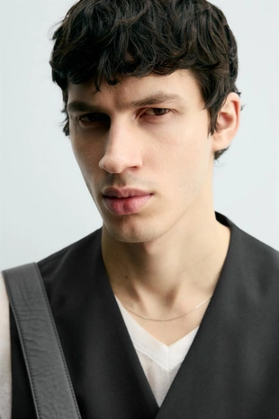 Жилет из рельефной ткани с шерстью- Заказать в России