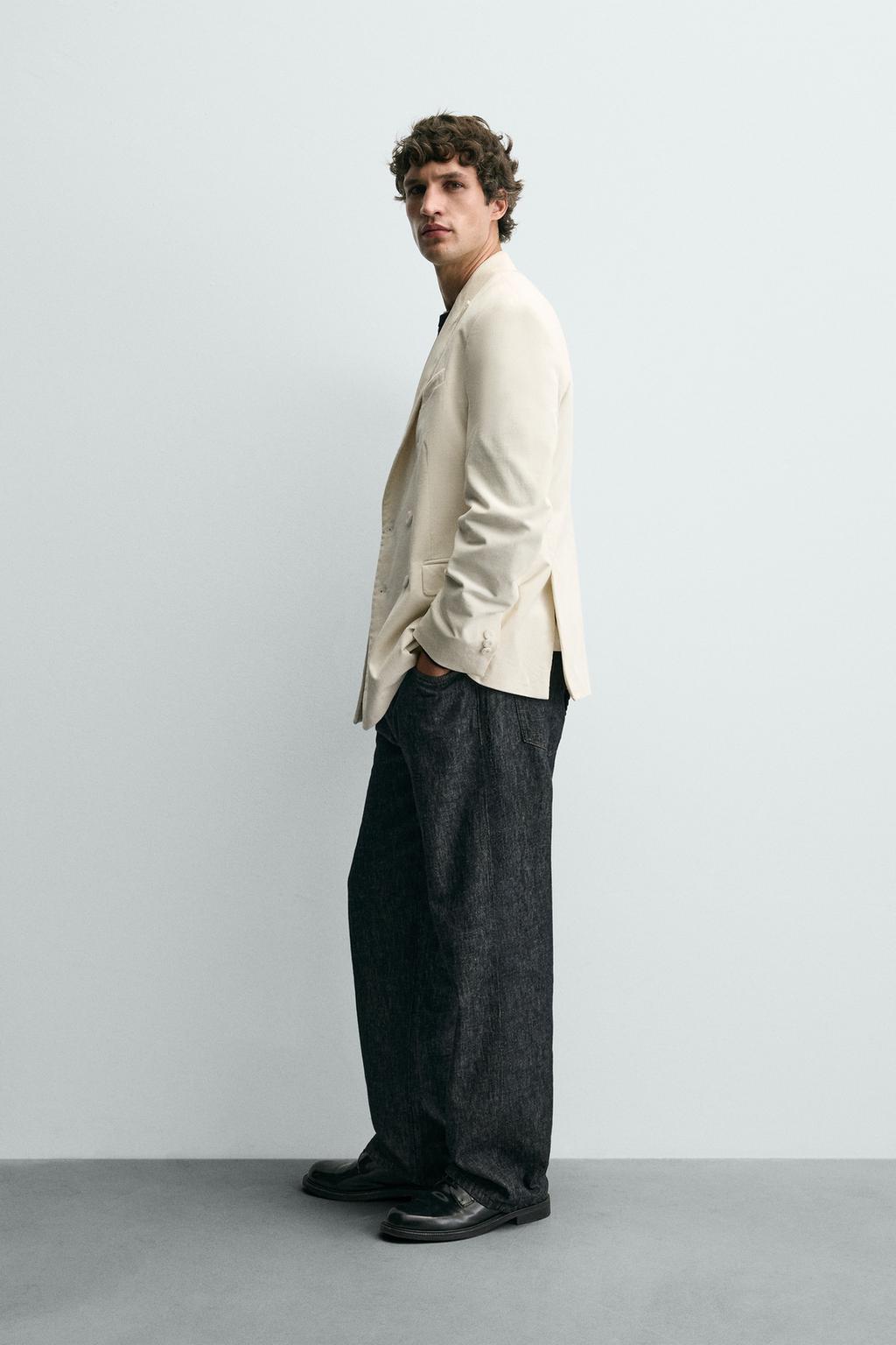 ДВУБОРТНЫЙ БЛЕЙЗЕР ИЗ ВЕЛЬВЕТА