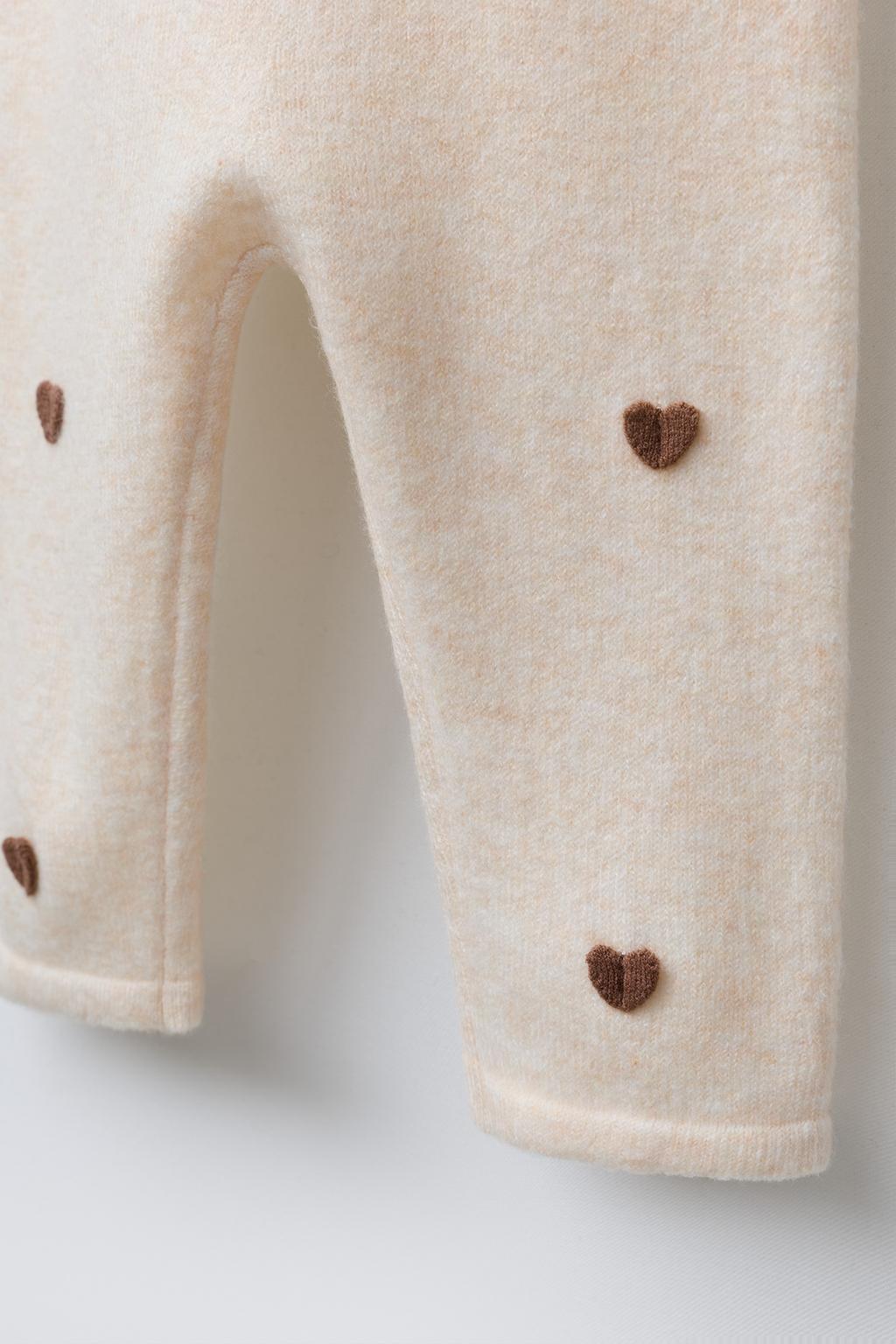 ТРИКОТАЖНЫЙ КОМБИНЕЗОН С СЕРДЕЧКАМИ