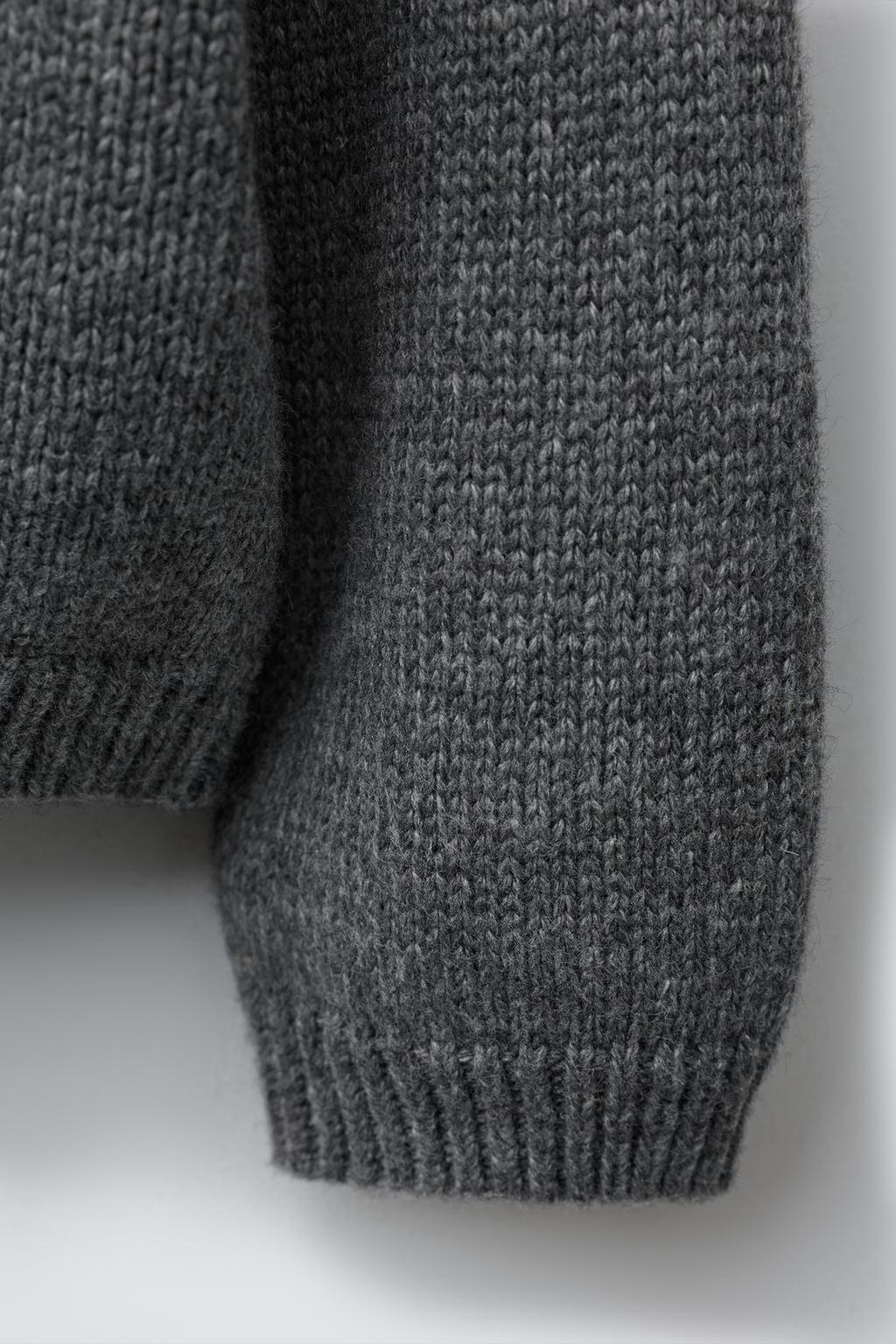 ТРИКОТАЖНЫЙ СВИТЕР С БАРХАТНЫМ БАНТОМ