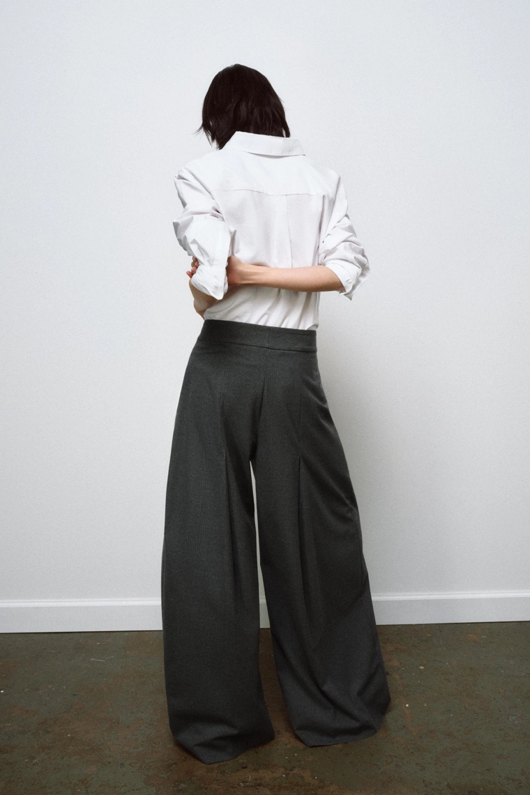 Широкие брюки в полоску с защипами из коллекции zw