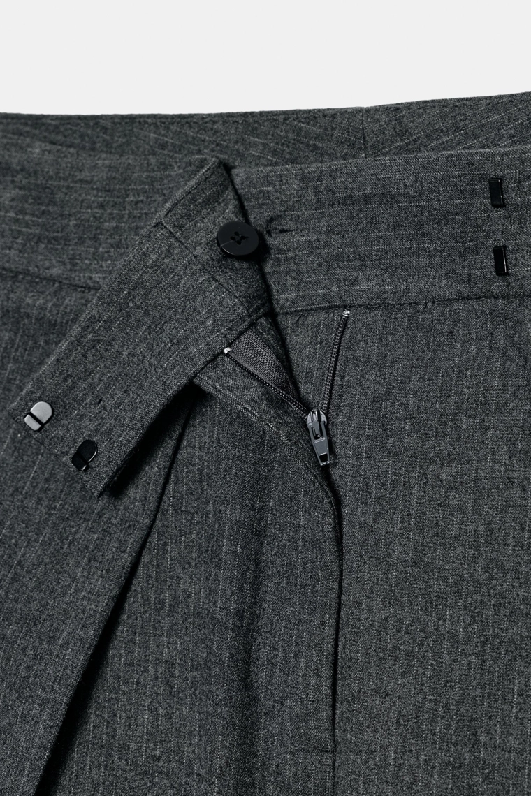 Широкие брюки в полоску с защипами из коллекции zw