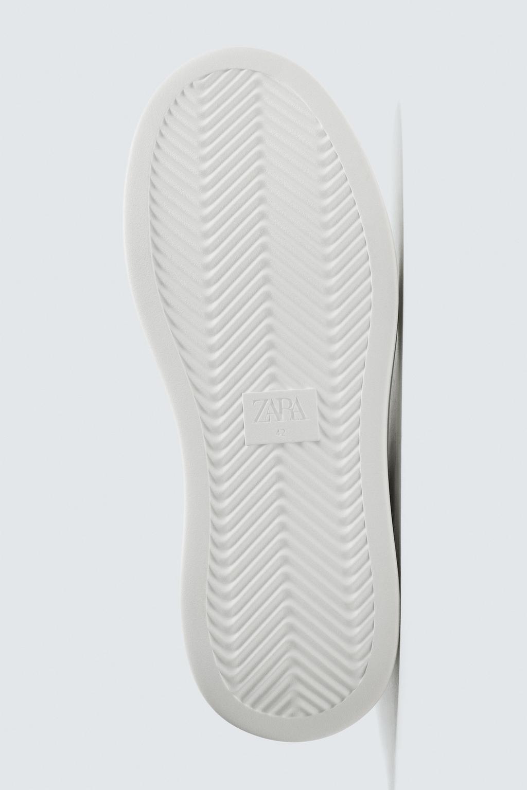 КРОССОВКИ С ДЕТАЛЬЮ НА ЗАДНИКЕ