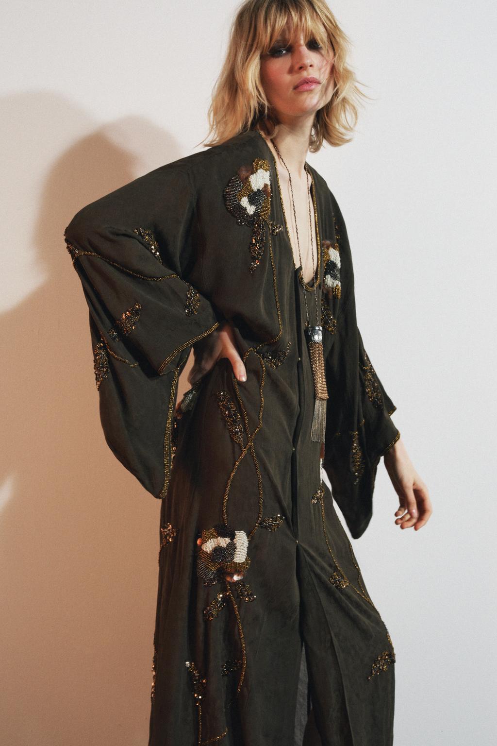 ЖАККАРДОВОЕ ПЛАТЬЕ С ВЫШИВКОЙ И БУСИНАМИ — LIMITED EDITION