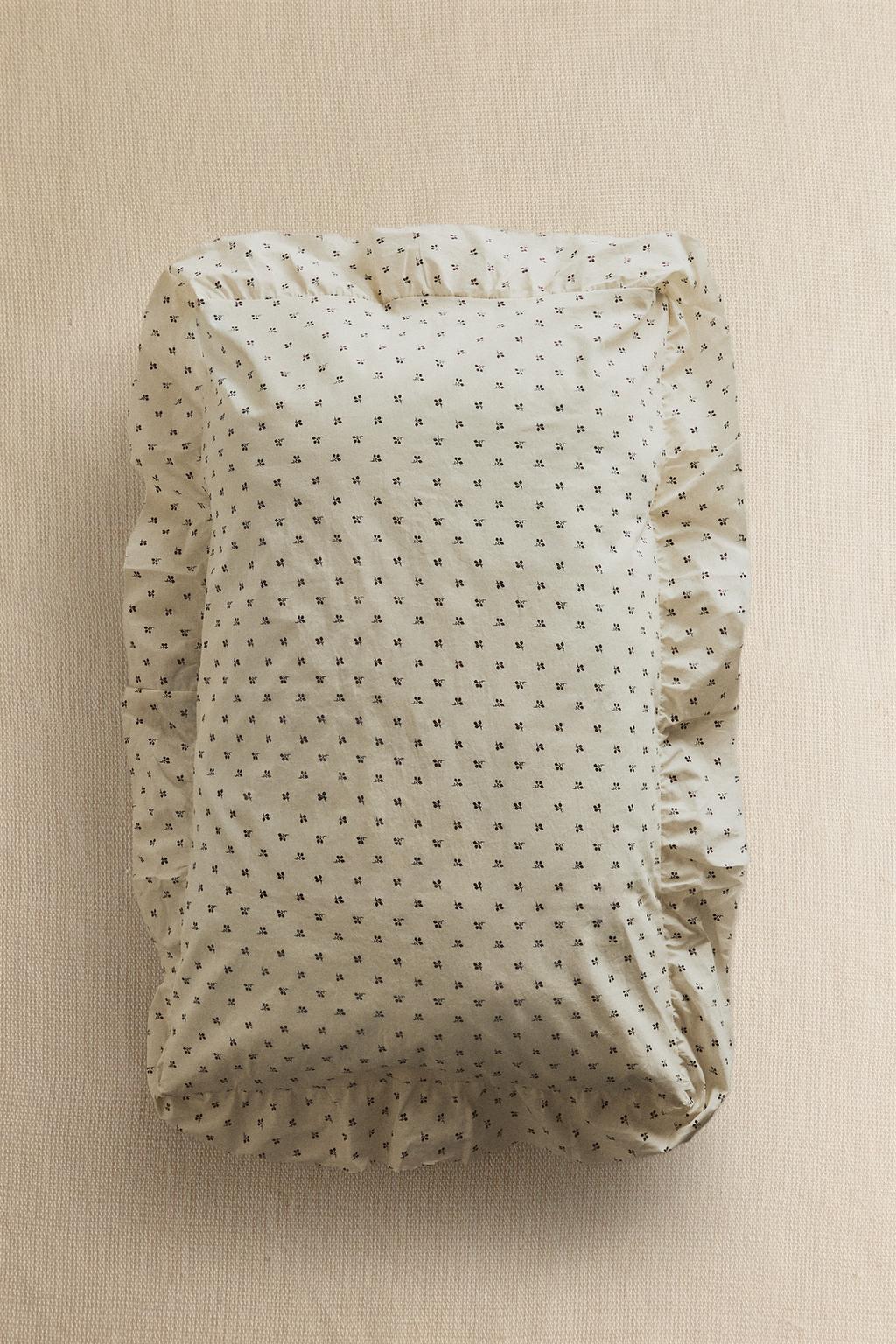 Детский наволочка с оборками и цветочным принтом