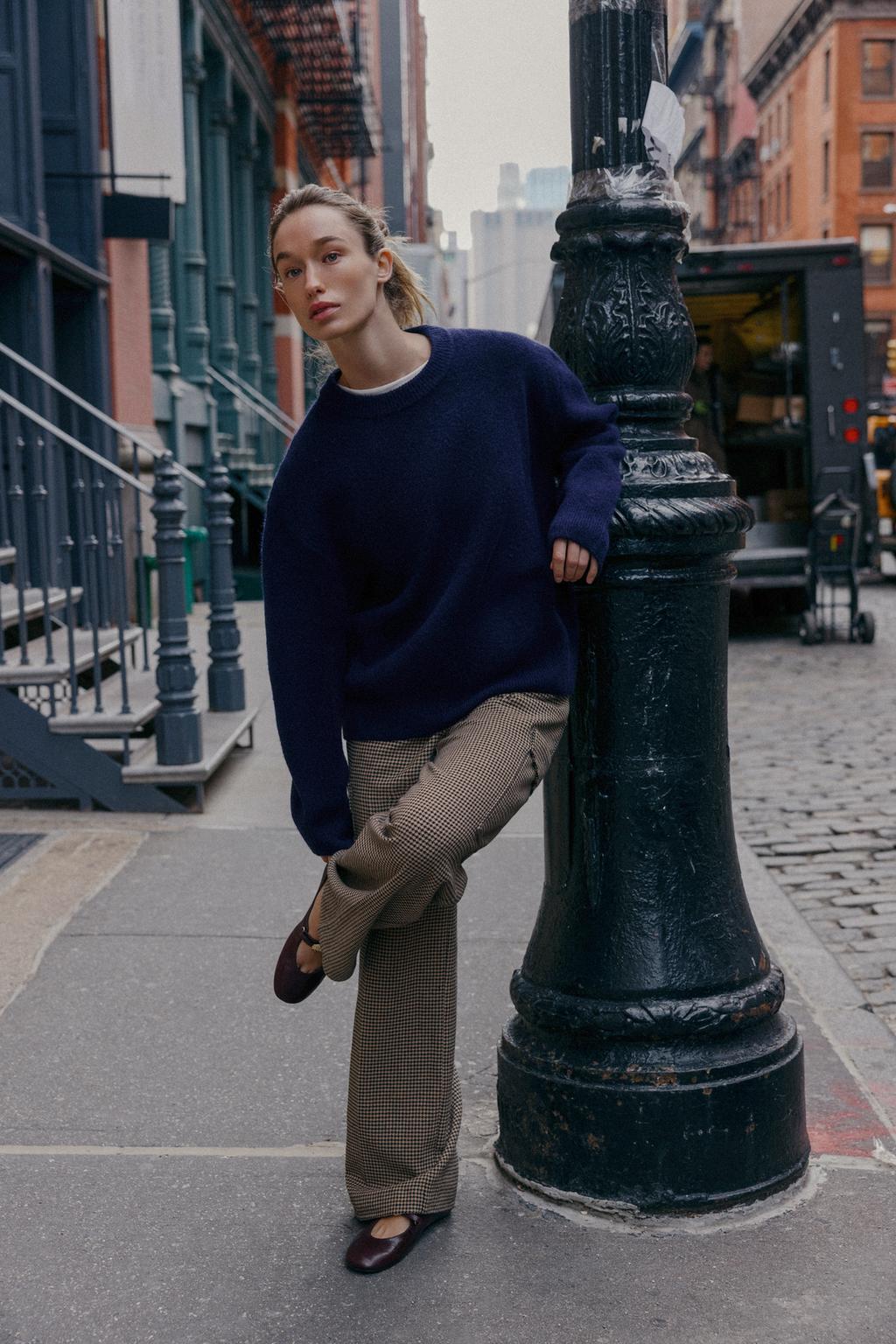 ОДНОТОННЫЙ СВИТЕР