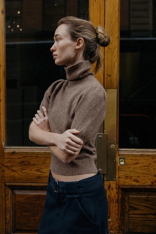 Джемпер с короткими объемными рукавами- Заказать в России