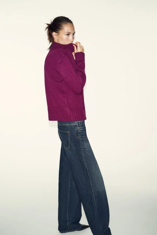 Трикотажный свитер с высоким воротником- Заказать в России