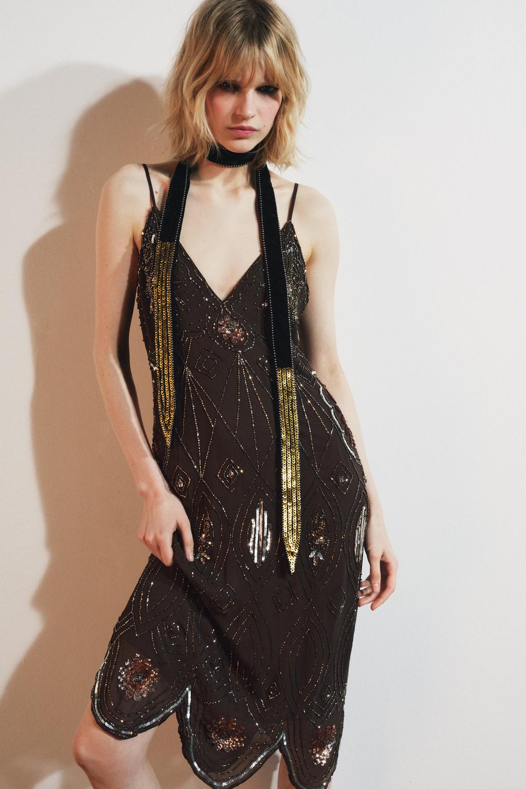 ПЛАТЬЕ ИЗ ЖОРЖЕТА С ПАЙЕТКАМИ И БУСИНАМИ