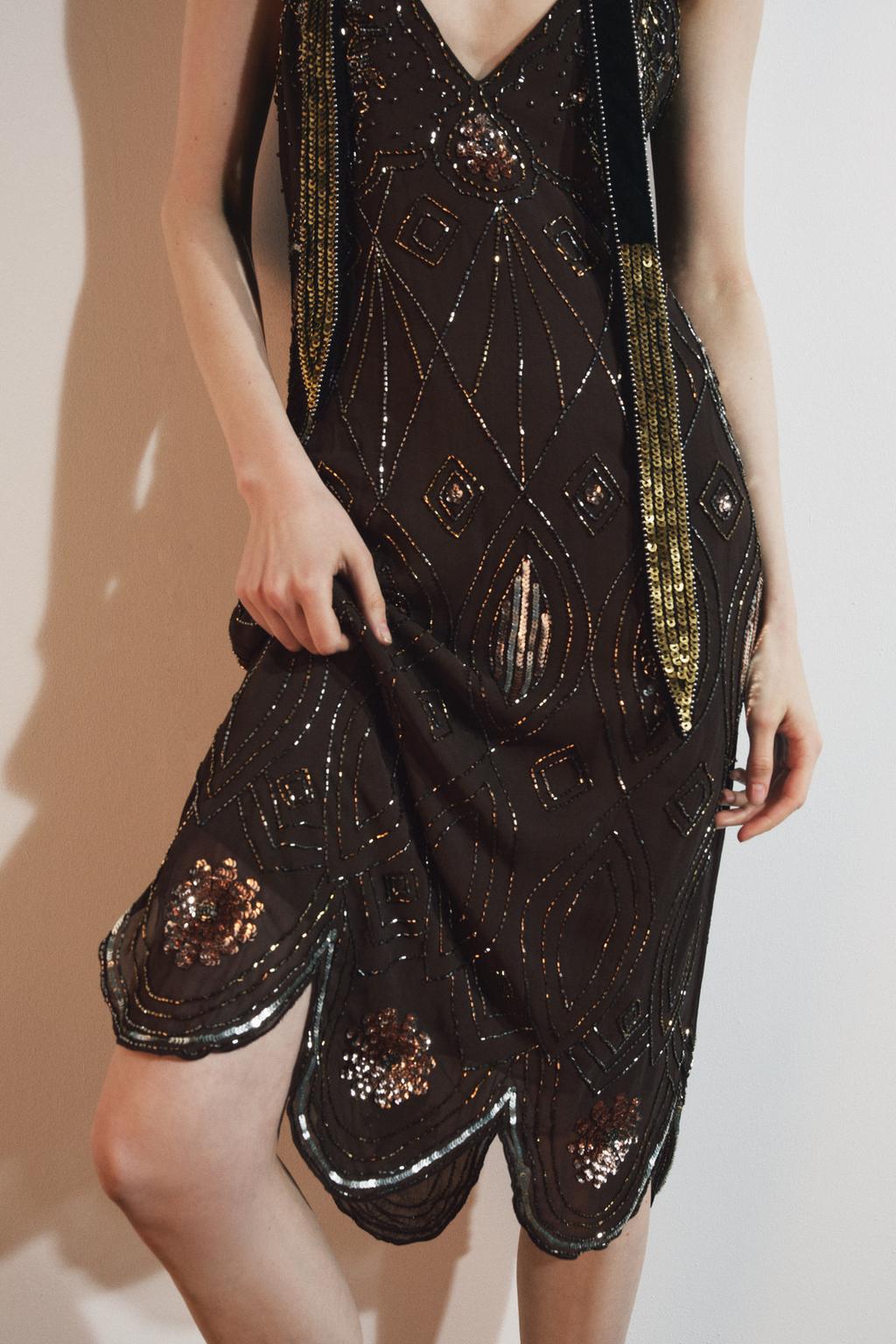 ПЛАТЬЕ ИЗ ЖОРЖЕТА С ПАЙЕТКАМИ И БУСИНАМИ