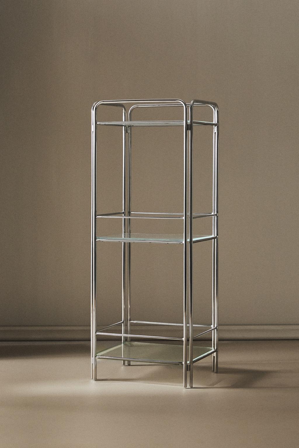 Хромированный шкаф с стеклянными полками