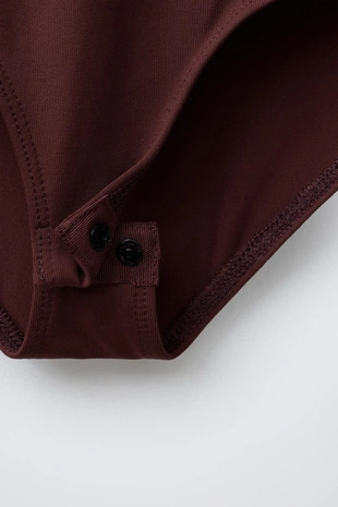 Боди из полиамида с вырезами