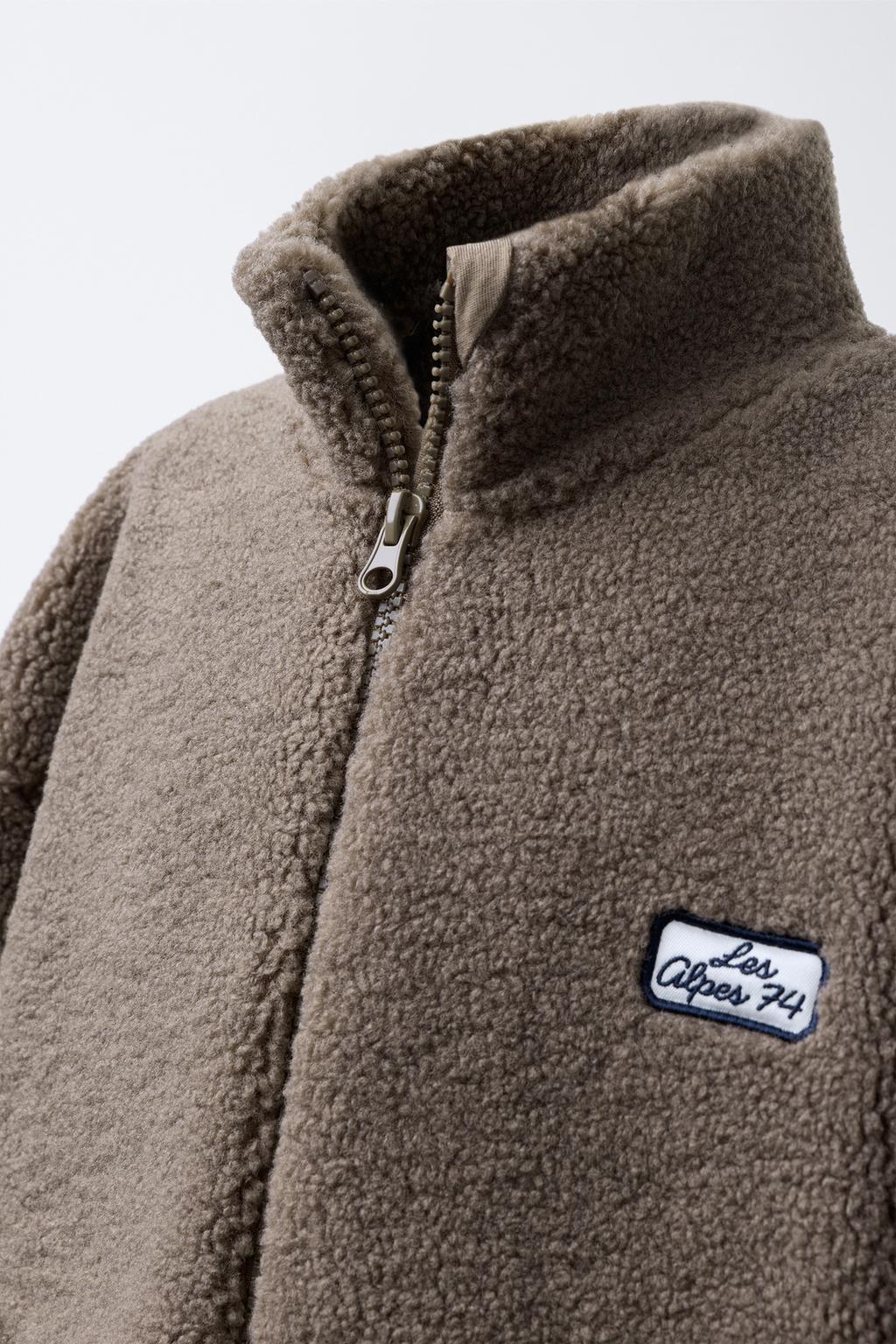 КУРТКА ИЗ ИСКУССТВЕННОЙ ОВЧИНЫ С ВЫШИВКОЙ