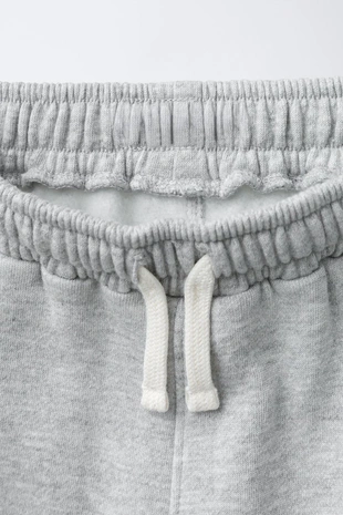 Брюки BARREL из мягкой ткани с нашивкой- Заказать в России