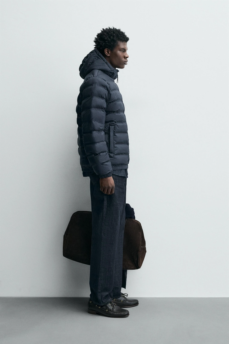 Легкая пуховая куртка со съемным капюшоном