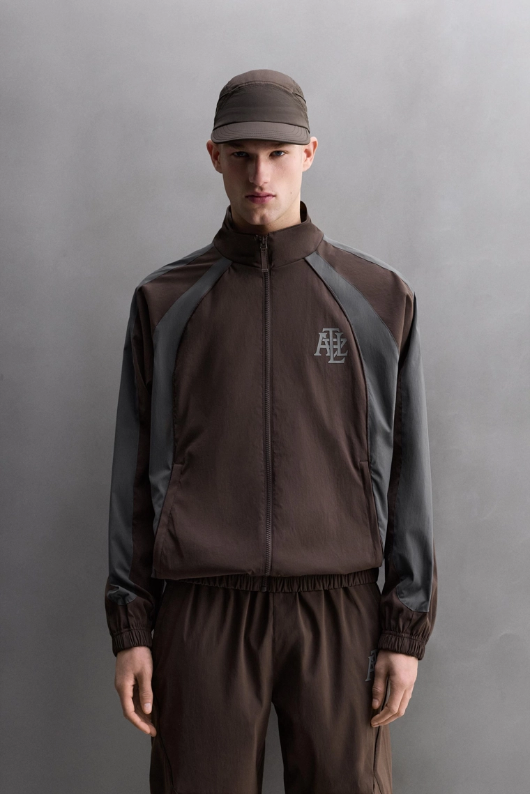 Техническая куртка для футбола в цветах