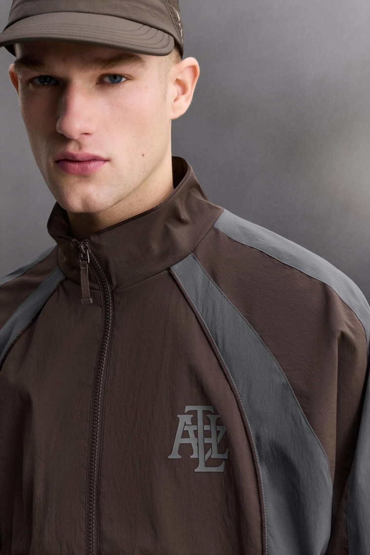 Техническая куртка для футбола в цветах