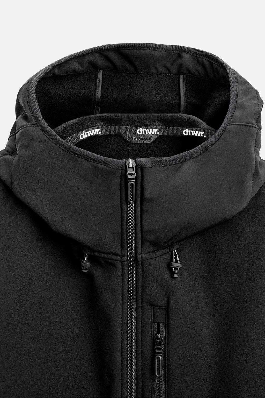 КУРТКА ИЗ ВЫСОКОТЕХНОЛОГИЧНОЙ ТКАНИ С КАПЮШОНОМ