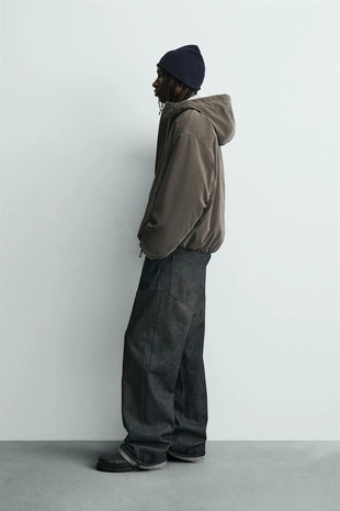 Куртка из высокотехнологичной ткани с капюшоном- Заказать в России