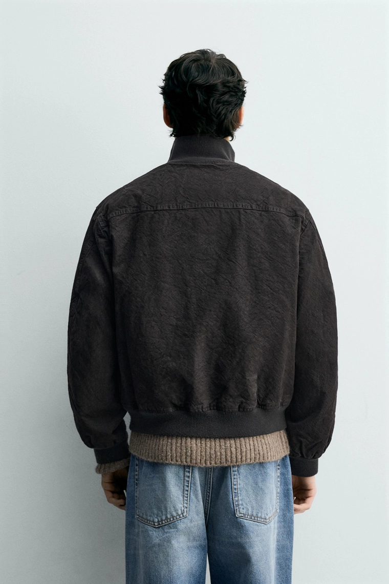 Бомбер с эффектом мятости