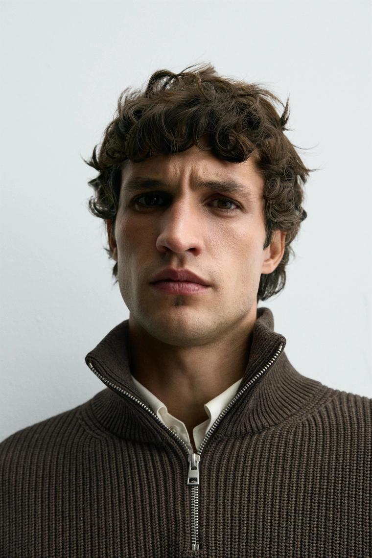 Вязаный свитер с четвертью молнии